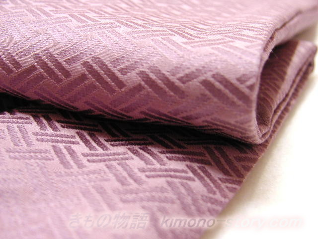 色無地の着物　地紋　薄紫