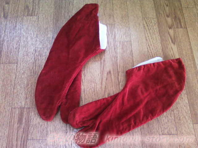 別珍の足袋、赤、冬用