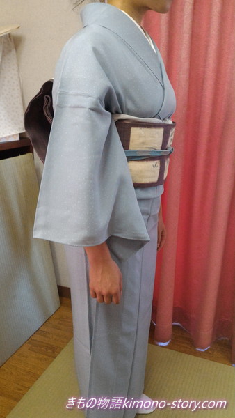 おろしたての麻名古屋帯で装う涼やかな夏のお出かけ着の恵さん