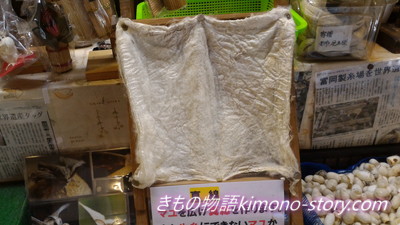 日本昭和村の「かいこの家」でお蚕さんのくず繭で布団綿