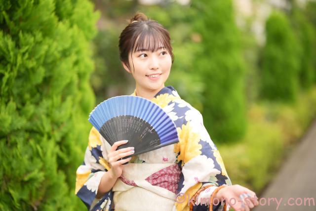 女性 浴衣 扇子